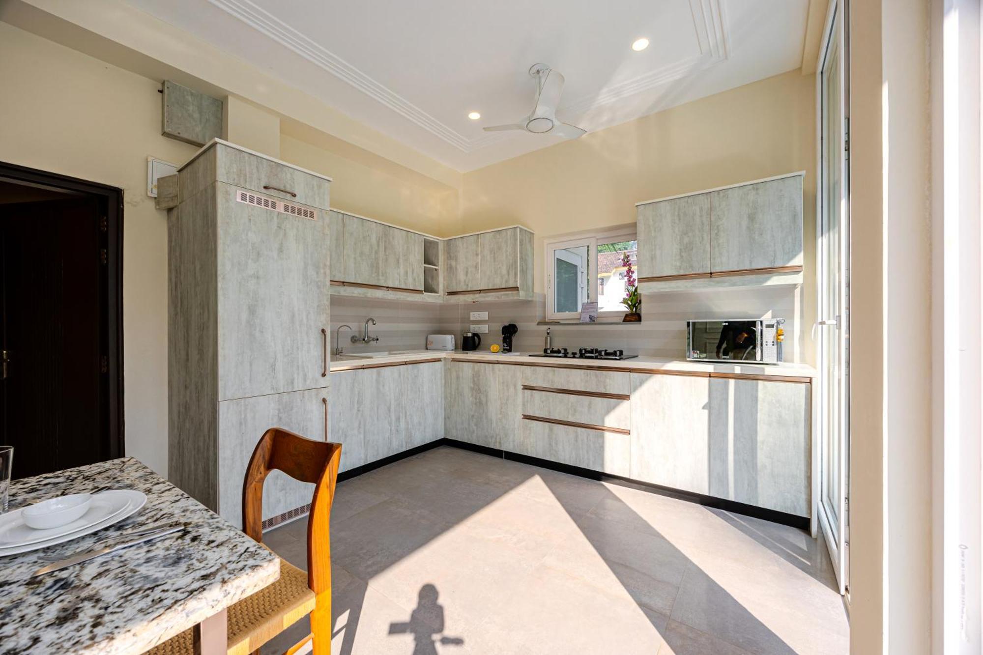Elivaas 4 Bhk Villa Near Beach With Private Pool & Bar - Casa Boa Vida Кандолим Экстерьер фото