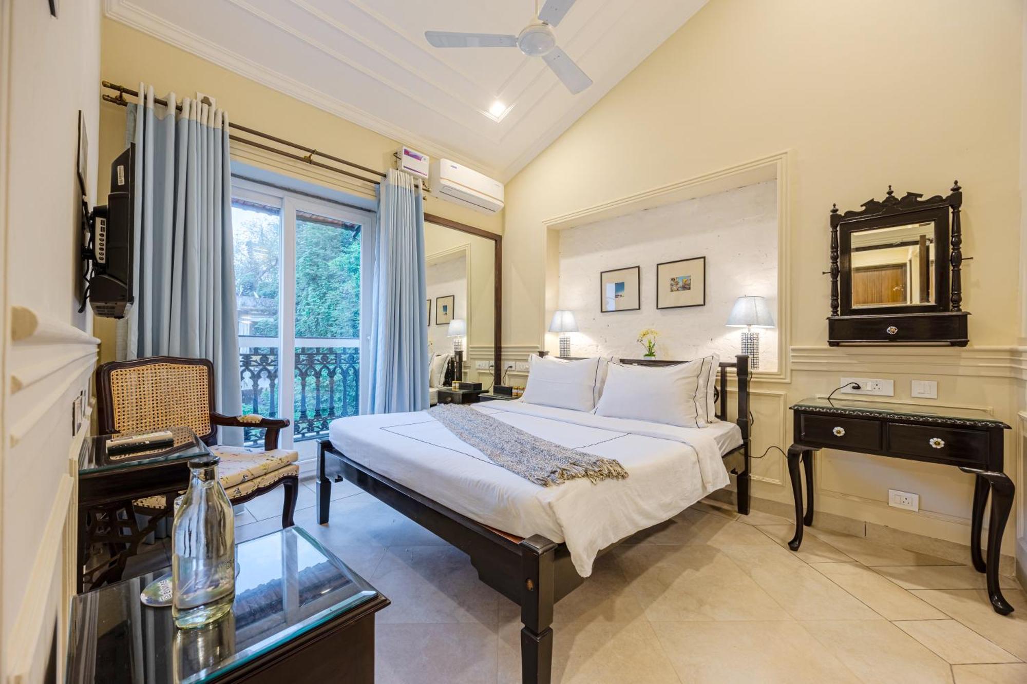 Elivaas 4 Bhk Villa Near Beach With Private Pool & Bar - Casa Boa Vida Кандолим Экстерьер фото