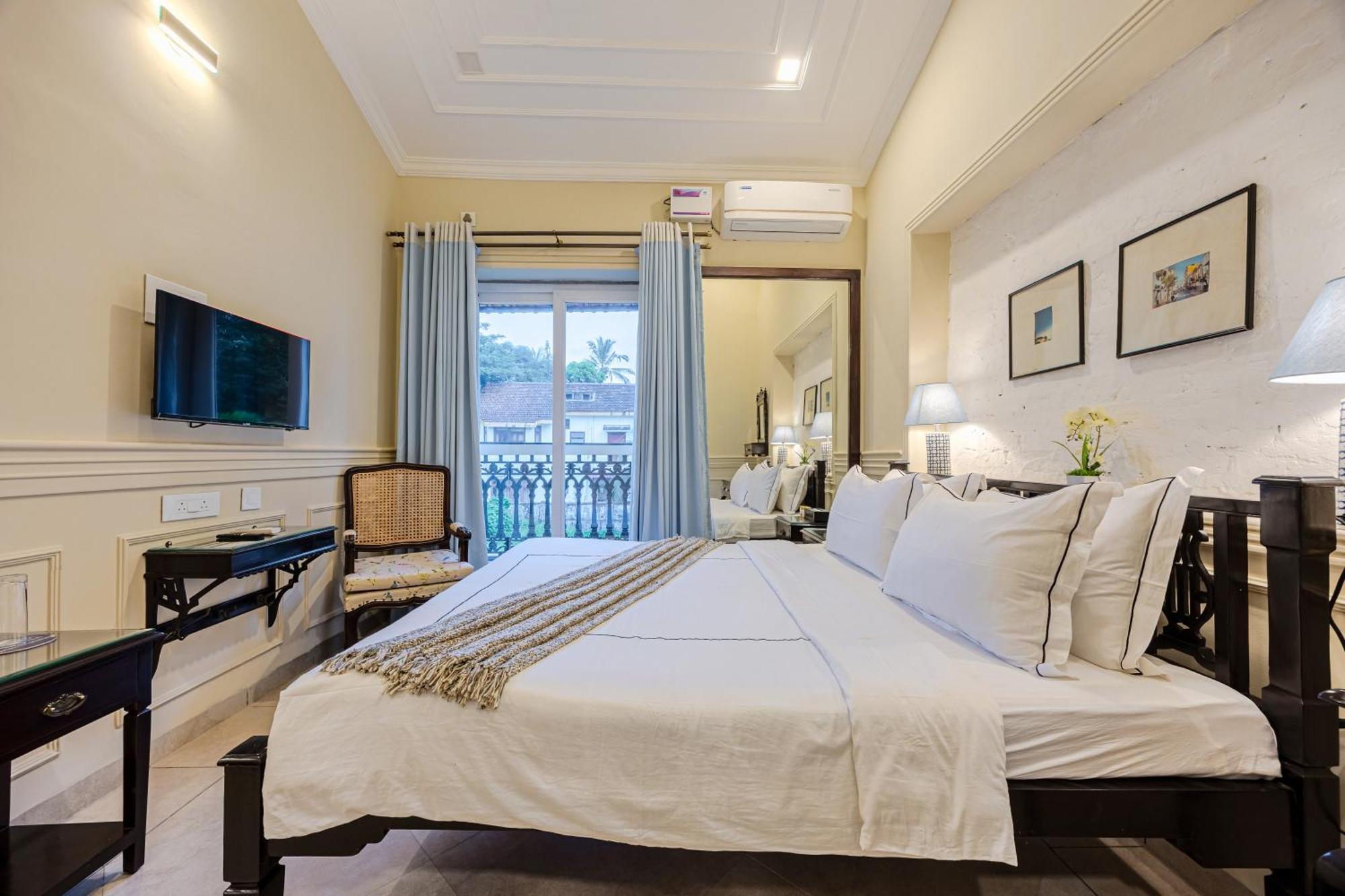 Elivaas 4 Bhk Villa Near Beach With Private Pool & Bar - Casa Boa Vida Кандолим Экстерьер фото