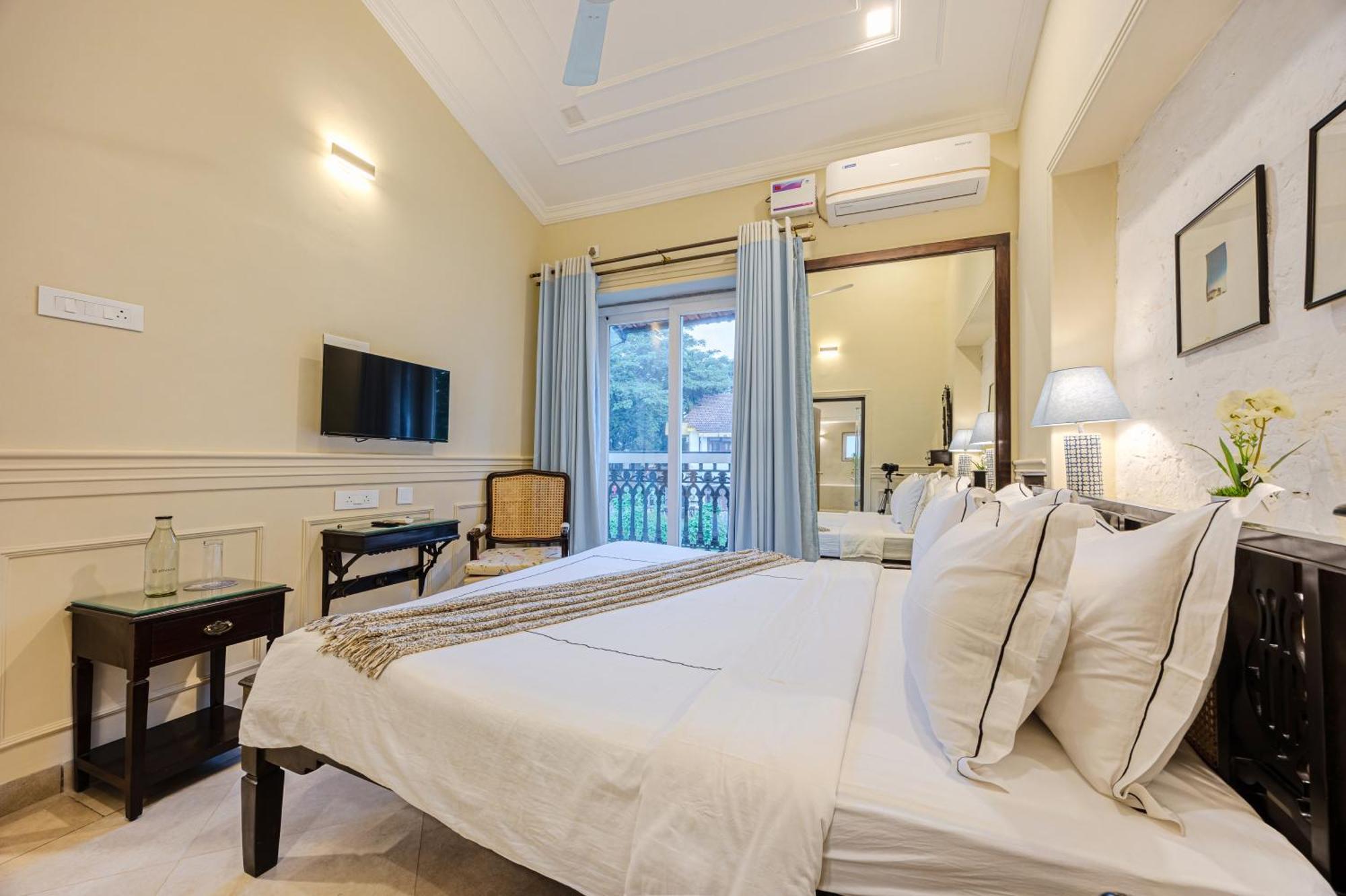 Elivaas 4 Bhk Villa Near Beach With Private Pool & Bar - Casa Boa Vida Кандолим Экстерьер фото