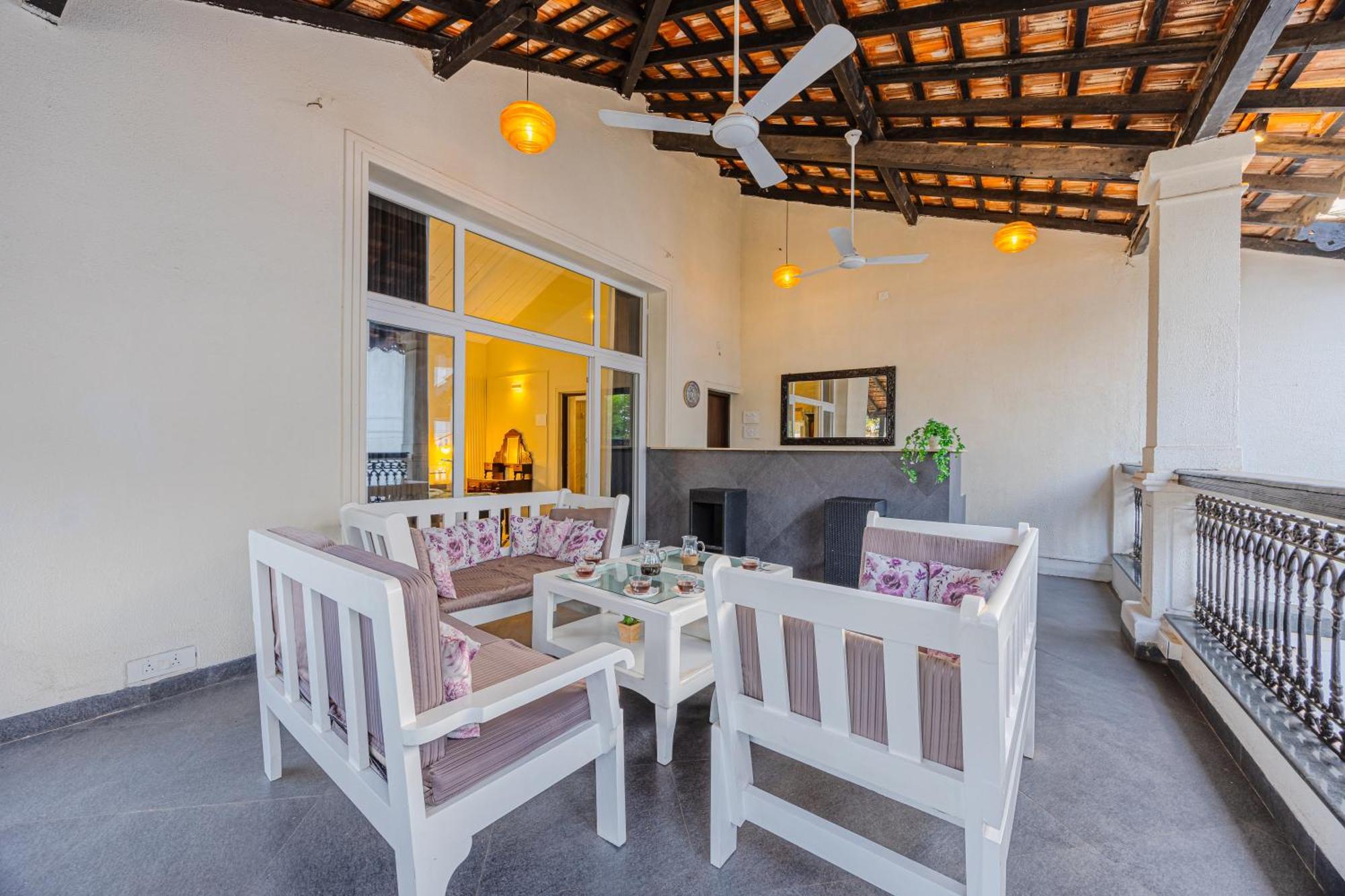 Elivaas 4 Bhk Villa Near Beach With Private Pool & Bar - Casa Boa Vida Кандолим Экстерьер фото