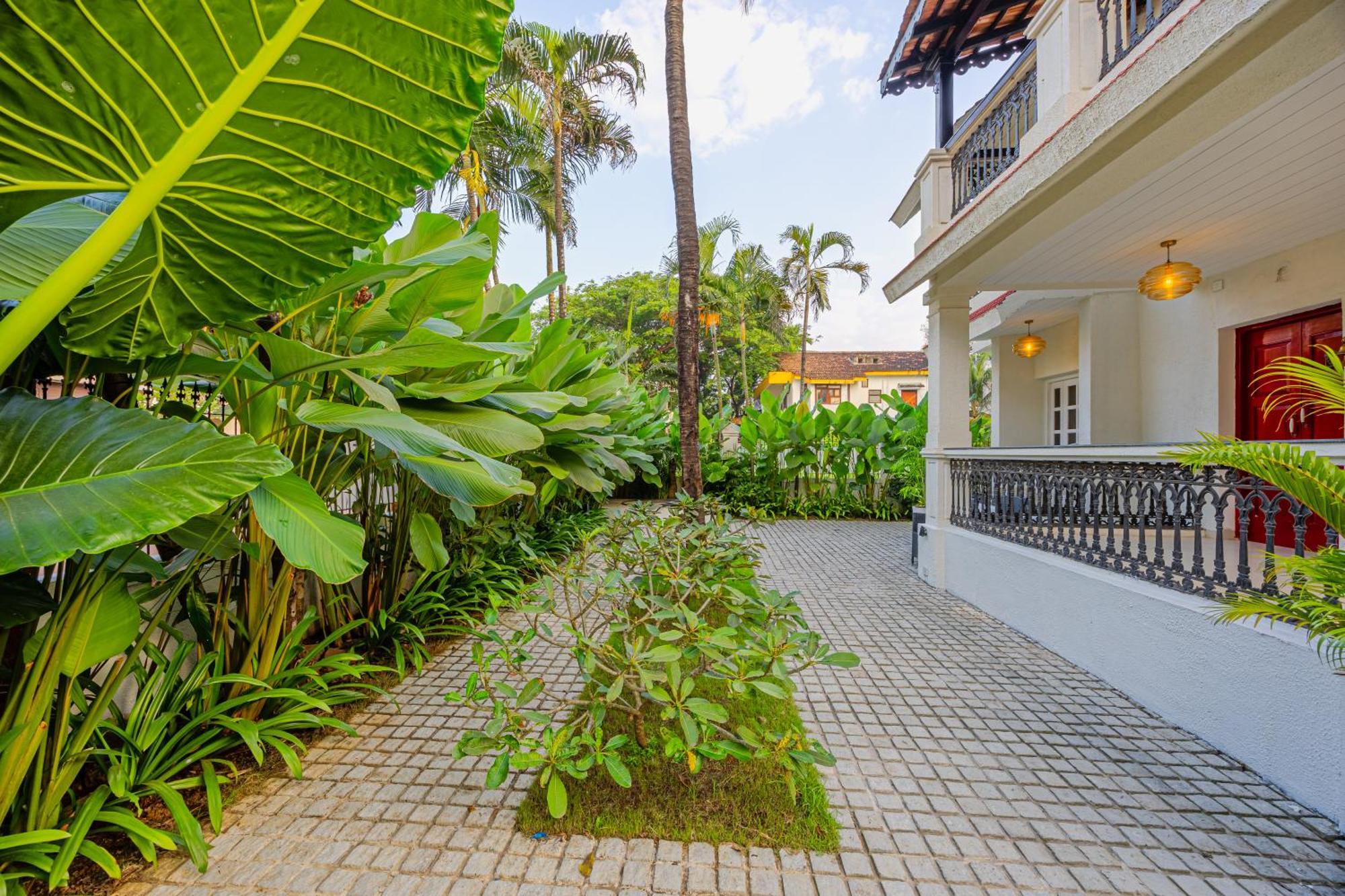 Elivaas 4 Bhk Villa Near Beach With Private Pool & Bar - Casa Boa Vida Кандолим Экстерьер фото